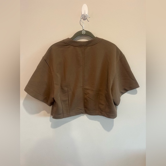 SWEATY BETTY WREN CROP SHORT SLEEVE T-SHIRT- Size XL. Color olive - Picture 5 of 11